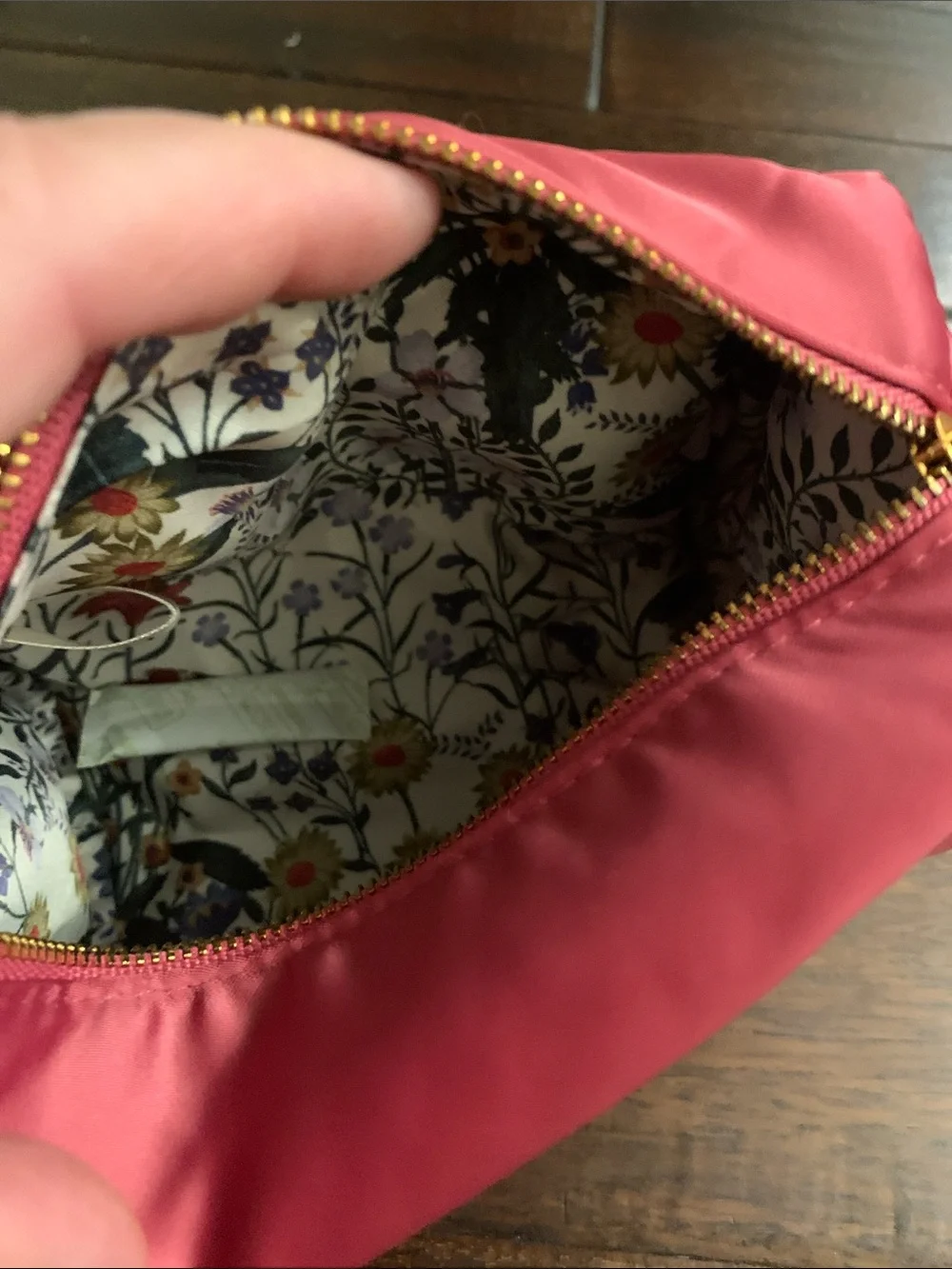 Gucci Beauty Pink Cosmetic Pouch with floral print lining NEVER USED